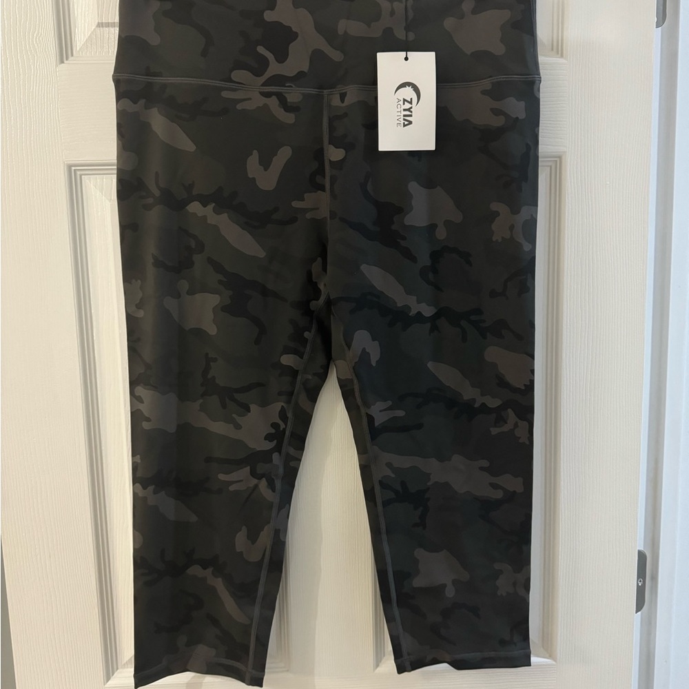 Zyia Forest Camo Luxe Hi-Rise Capri 20"